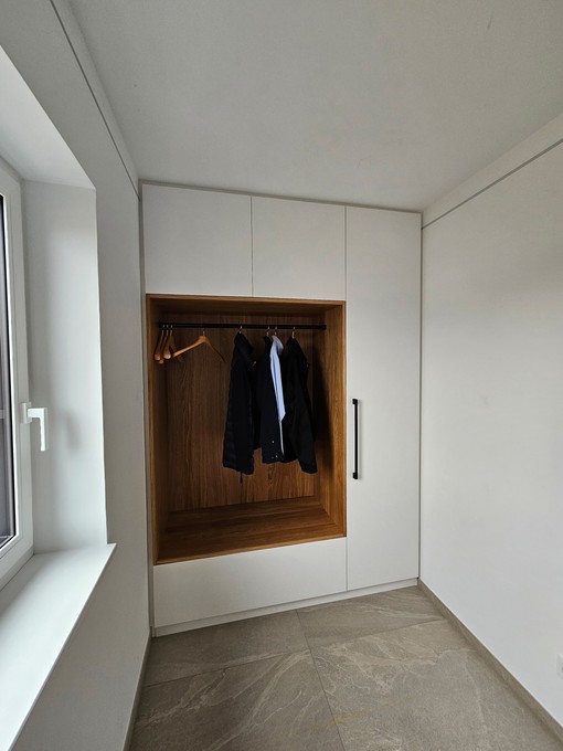 Galeriebild - Garderobe weiß lackiert als Einbauschrank