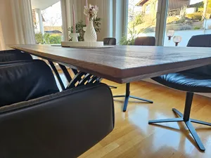 Esszimmertisch gebeizt aus Eiche, seitliche Ansicht