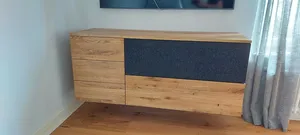 Hängeschrank aus Eiche für TV