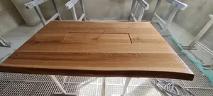 Lackierte Tischplatte aus Eiche