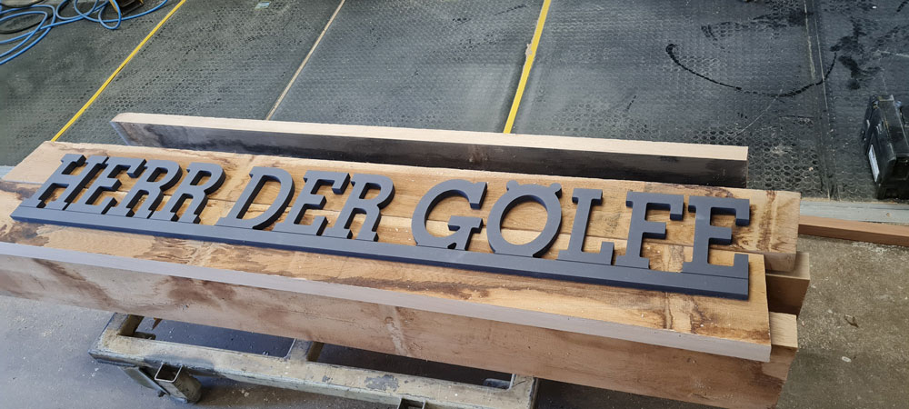 Galeriebild - Gefräßter Schriftzug - Herr der Gölfe