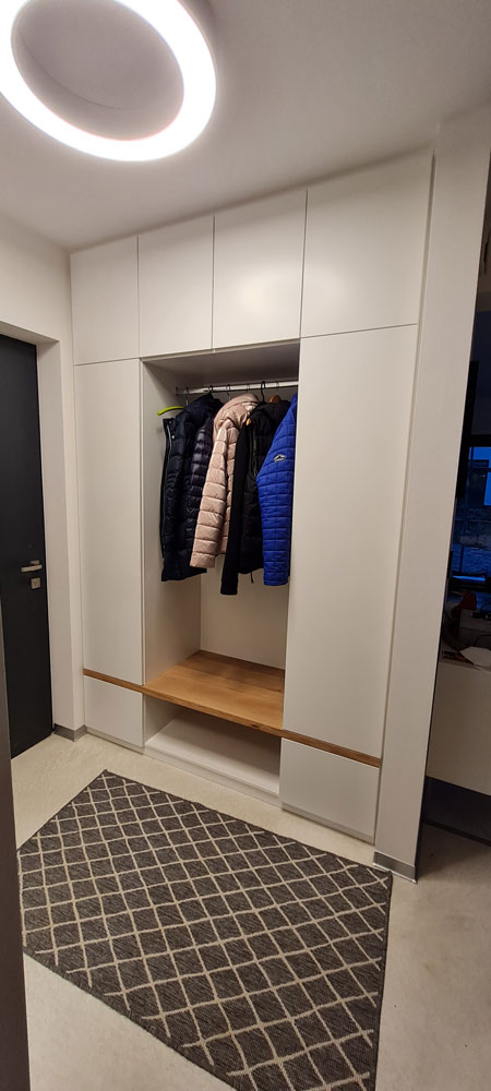 Galeriebild - Garderobe weiß lackiert mit Eiche