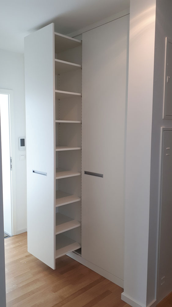 Galeriebild - Kleiderschrank weiß lackiert